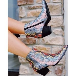 Matisse Spade Snakeskin Booties NWT